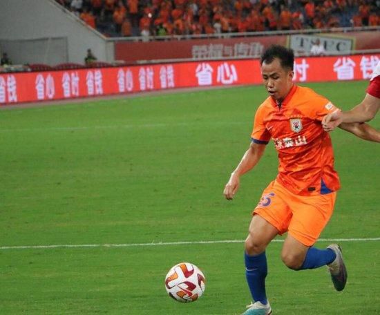 老板办公室强吻亲胸视频
